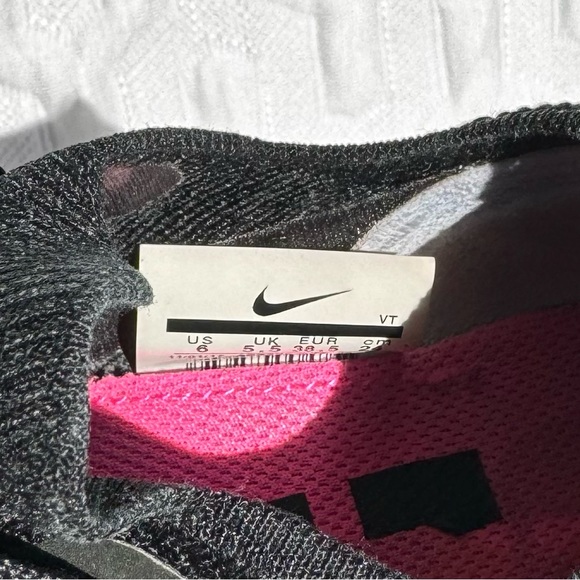 Nike Epic React Flyknit (be true) - Picture 7 of 8